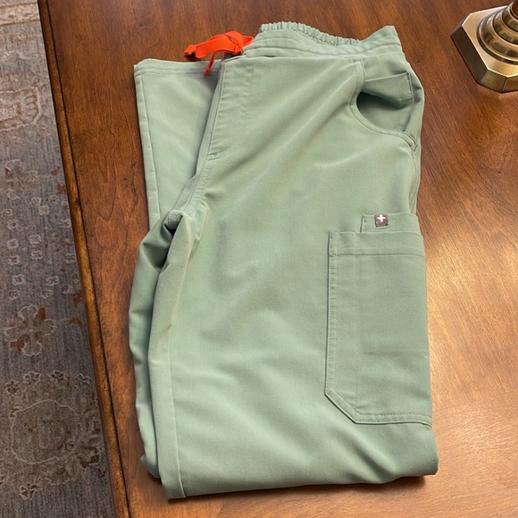 Figs scrubs.. Jade - Picture 2 of 4